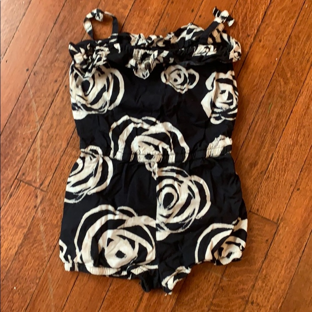 Blk/White Shorts Romper Sz 5